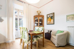 Comfy unit suitable for work Street level with patio